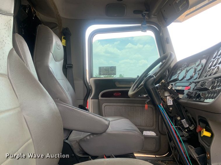 image for item DK7887 2014 Peterbilt 389  semi truck