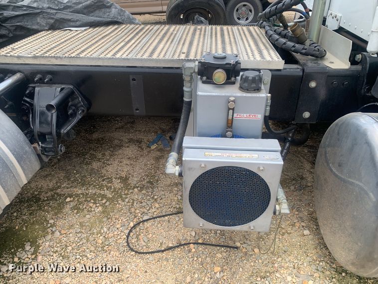 image for item DK7887 2014 Peterbilt 389  semi truck