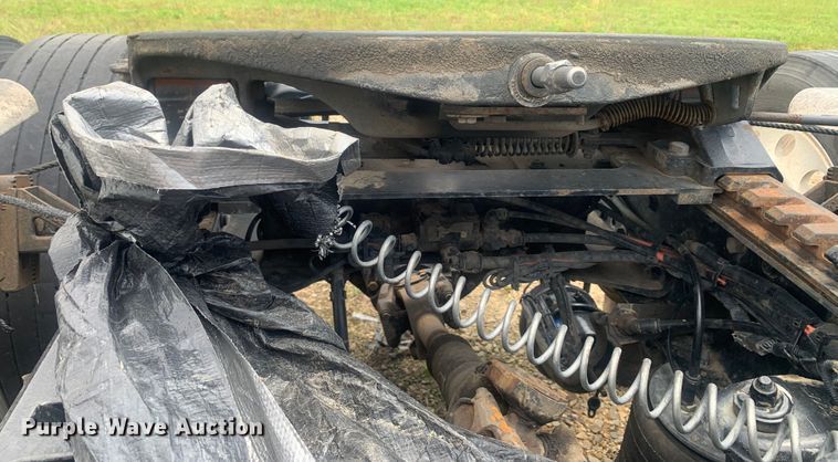 image for item DK7887 2014 Peterbilt 389  semi truck