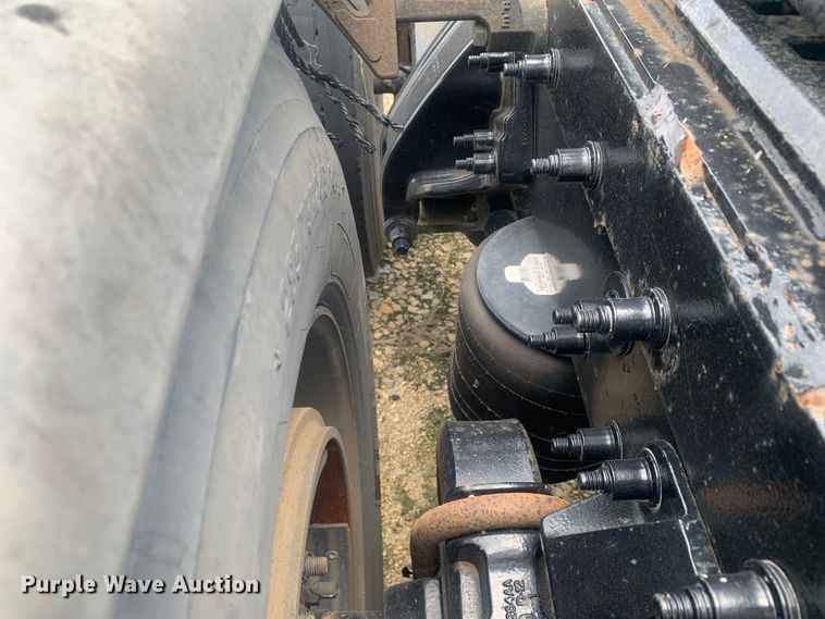 image for item DK7887 2014 Peterbilt 389  semi truck