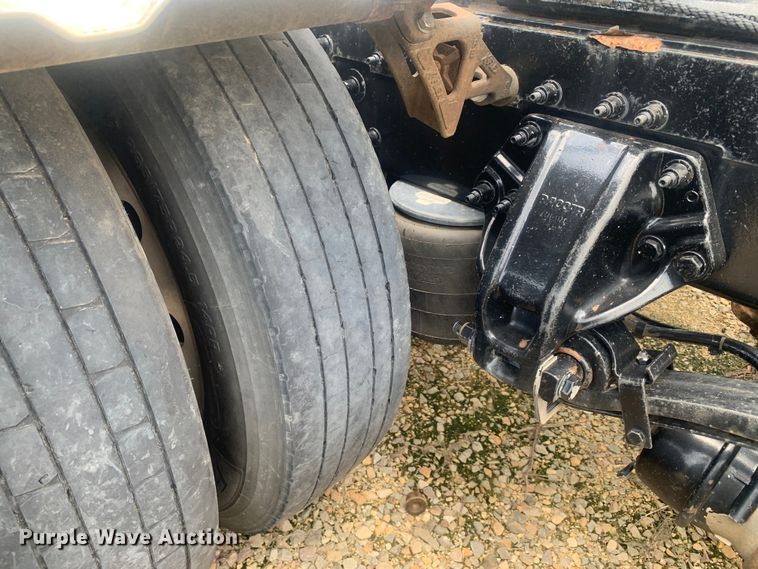 image for item DK7887 2014 Peterbilt 389  semi truck