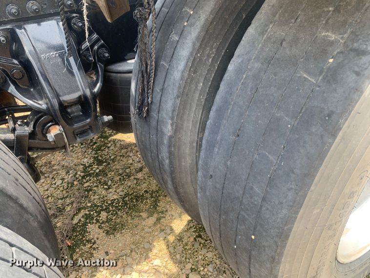 image for item DK7887 2014 Peterbilt 389  semi truck