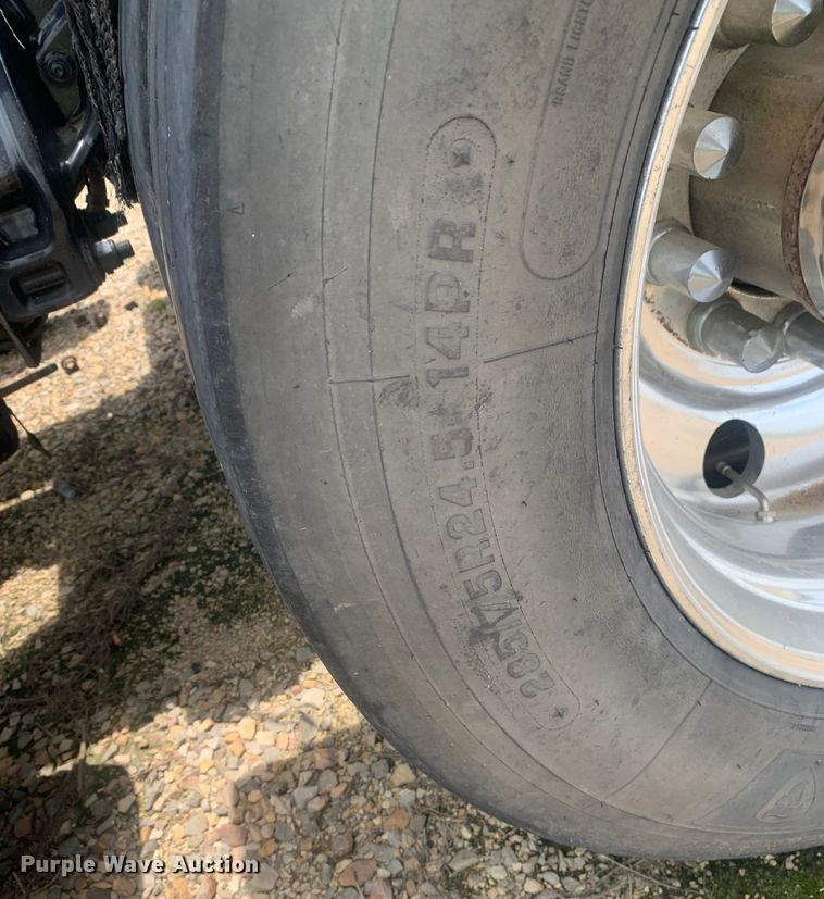 image for item DK7887 2014 Peterbilt 389  semi truck