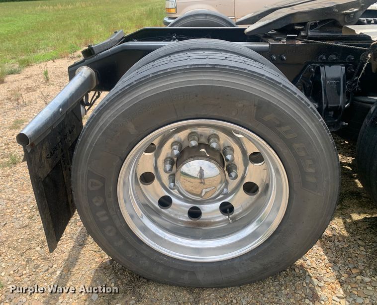 image for item DK7887 2014 Peterbilt 389  semi truck