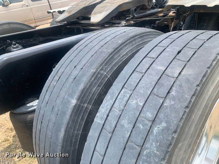 image for item DK7887 2014 Peterbilt 389  semi truck