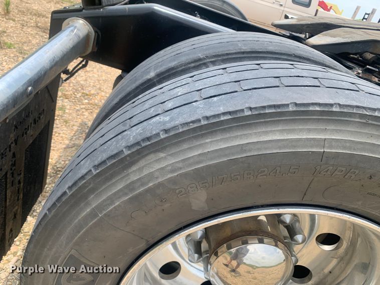 image for item DK7887 2014 Peterbilt 389  semi truck