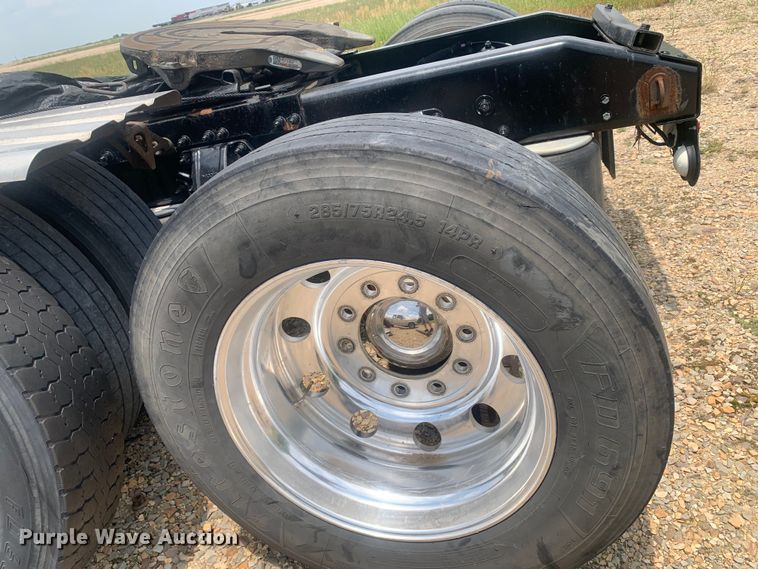 image for item DK7887 2014 Peterbilt 389  semi truck