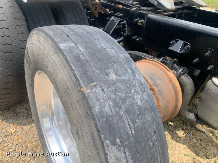 image for item DK7887 2014 Peterbilt 389  semi truck