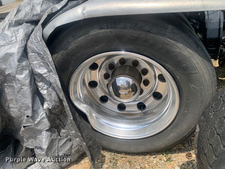 image for item DK7887 2014 Peterbilt 389  semi truck