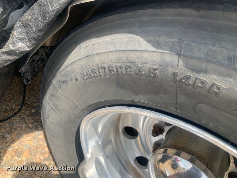 image for item DK7887 2014 Peterbilt 389  semi truck