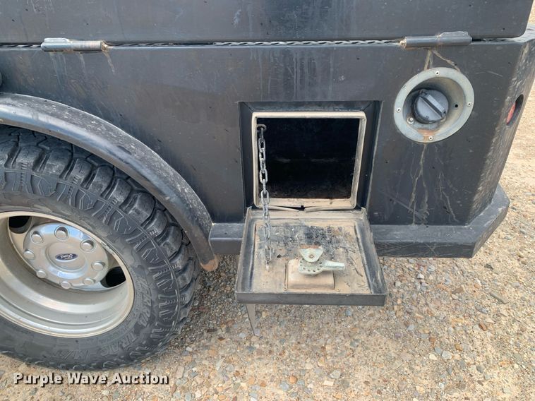 image for item DK7892 2011 Ford F350 Super Duty  flatbed pickup truck