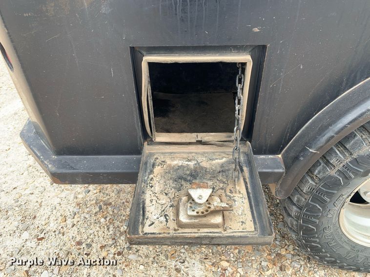 image for item DK7892 2011 Ford F350 Super Duty  flatbed pickup truck