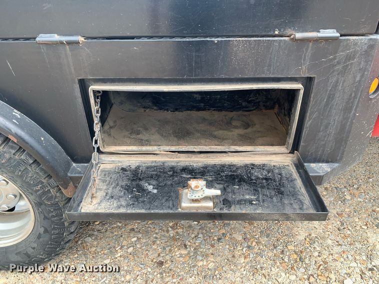 image for item DK7892 2011 Ford F350 Super Duty  flatbed pickup truck