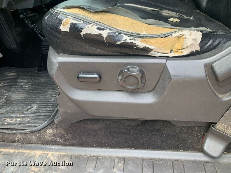 image for item DK7892 2011 Ford F350 Super Duty  flatbed pickup truck