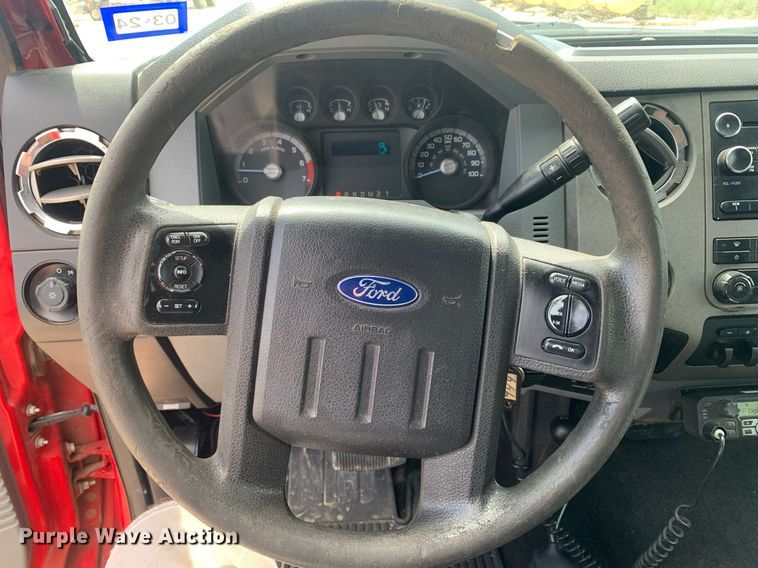 image for item DK7892 2011 Ford F350 Super Duty  flatbed pickup truck