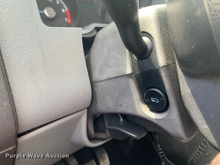 image for item DK7892 2011 Ford F350 Super Duty  flatbed pickup truck