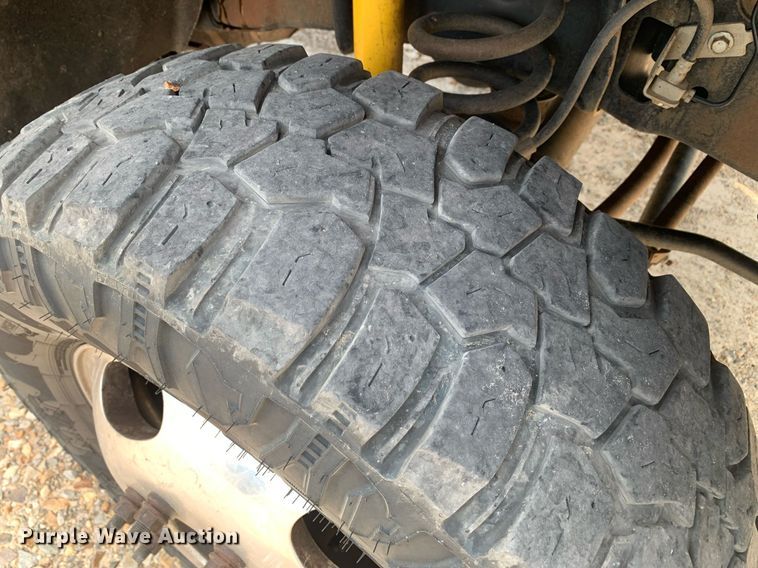 image for item DK7892 2011 Ford F350 Super Duty  flatbed pickup truck