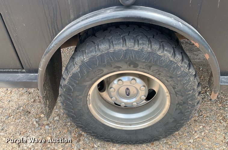 image for item DK7892 2011 Ford F350 Super Duty  flatbed pickup truck