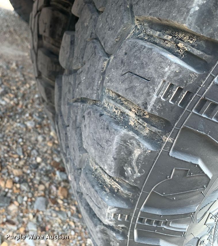 image for item DK7892 2011 Ford F350 Super Duty  flatbed pickup truck