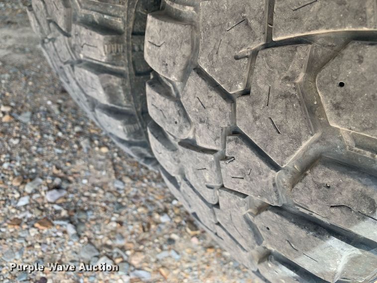 image for item DK7892 2011 Ford F350 Super Duty  flatbed pickup truck