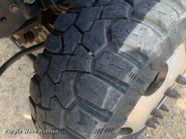 image for item DK7892 2011 Ford F350 Super Duty  flatbed pickup truck