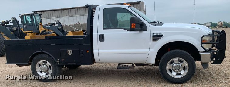 image for item DK7895 2010 Ford F350 Super Duty  flatbed pickup truck
