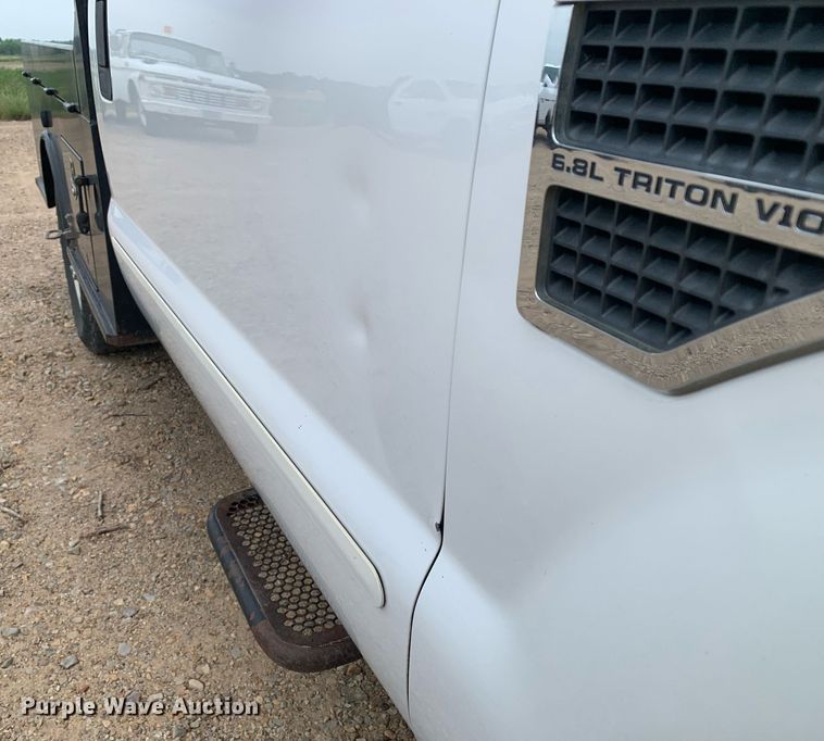 image for item DK7895 2010 Ford F350 Super Duty  flatbed pickup truck