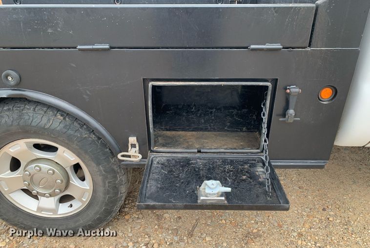 image for item DK7895 2010 Ford F350 Super Duty  flatbed pickup truck