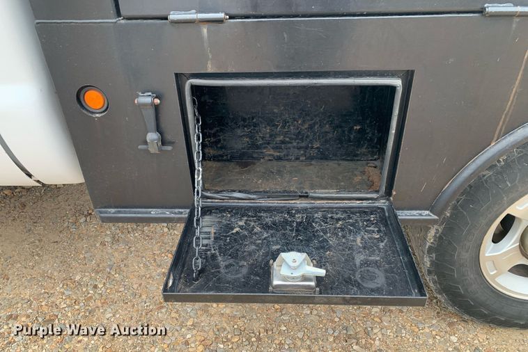 image for item DK7895 2010 Ford F350 Super Duty  flatbed pickup truck