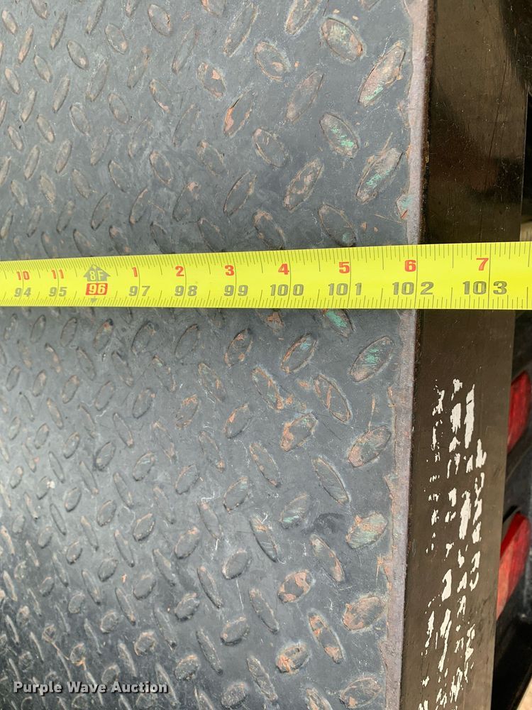 image for item DK7895 2010 Ford F350 Super Duty  flatbed pickup truck