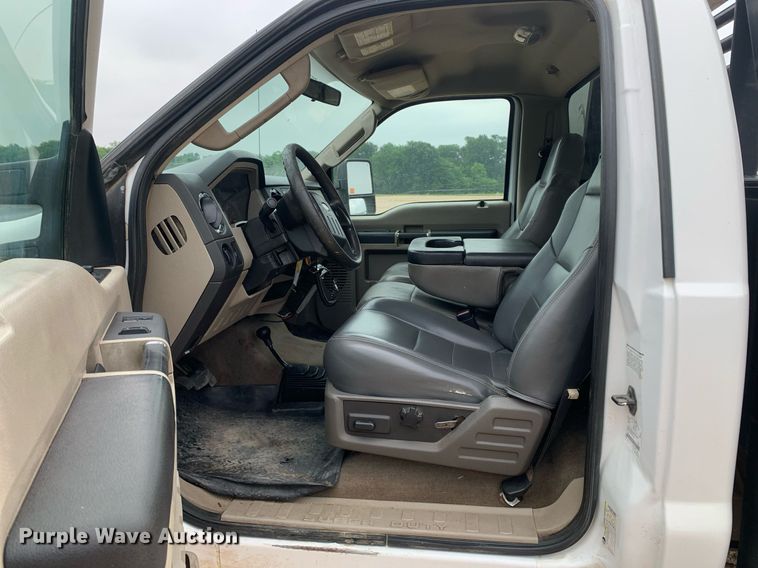 image for item DK7895 2010 Ford F350 Super Duty  flatbed pickup truck