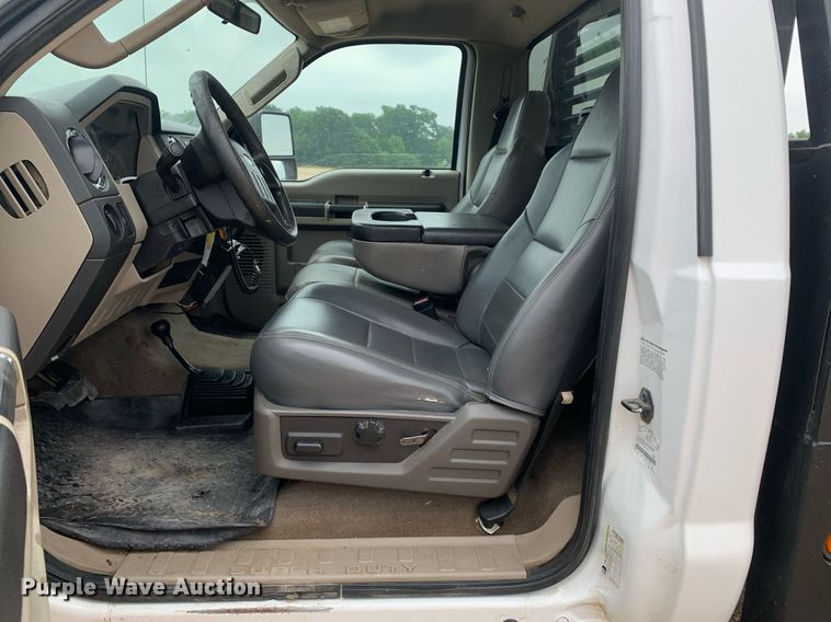 image for item DK7895 2010 Ford F350 Super Duty  flatbed pickup truck