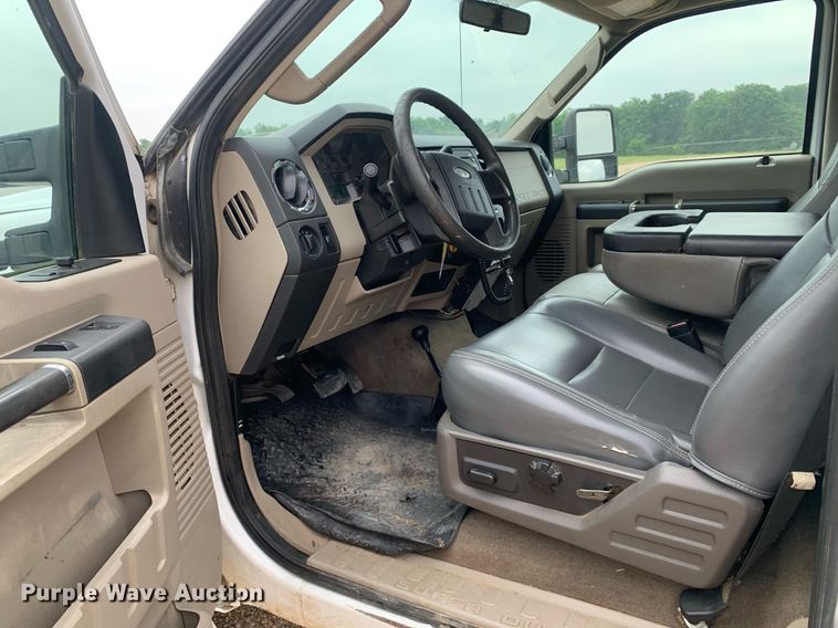 image for item DK7895 2010 Ford F350 Super Duty  flatbed pickup truck