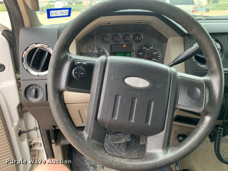 image for item DK7895 2010 Ford F350 Super Duty  flatbed pickup truck