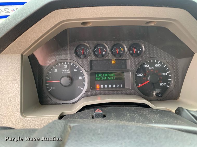 image for item DK7895 2010 Ford F350 Super Duty  flatbed pickup truck