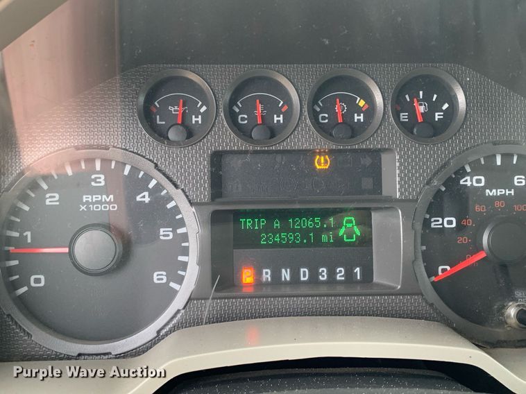 image for item DK7895 2010 Ford F350 Super Duty  flatbed pickup truck