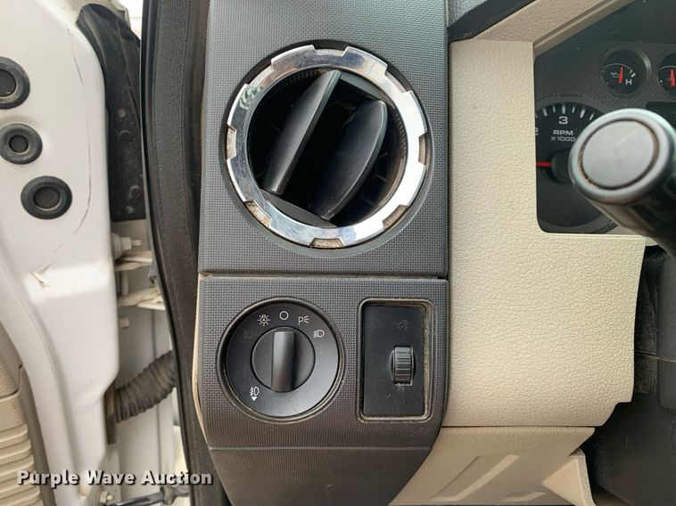 image for item DK7895 2010 Ford F350 Super Duty  flatbed pickup truck