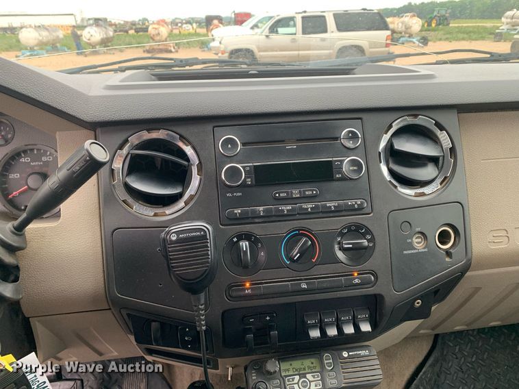 image for item DK7895 2010 Ford F350 Super Duty  flatbed pickup truck