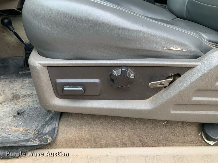 image for item DK7895 2010 Ford F350 Super Duty  flatbed pickup truck