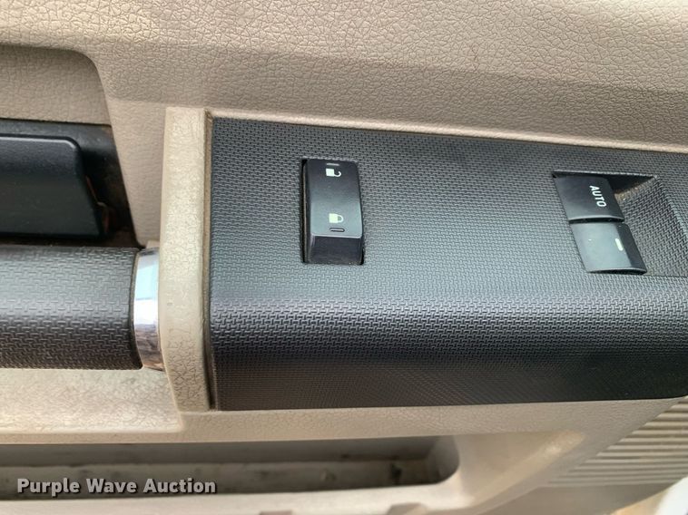 image for item DK7895 2010 Ford F350 Super Duty  flatbed pickup truck