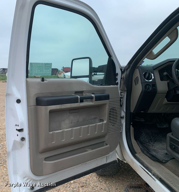 image for item DK7895 2010 Ford F350 Super Duty  flatbed pickup truck