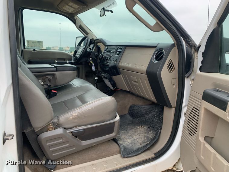 image for item DK7895 2010 Ford F350 Super Duty  flatbed pickup truck