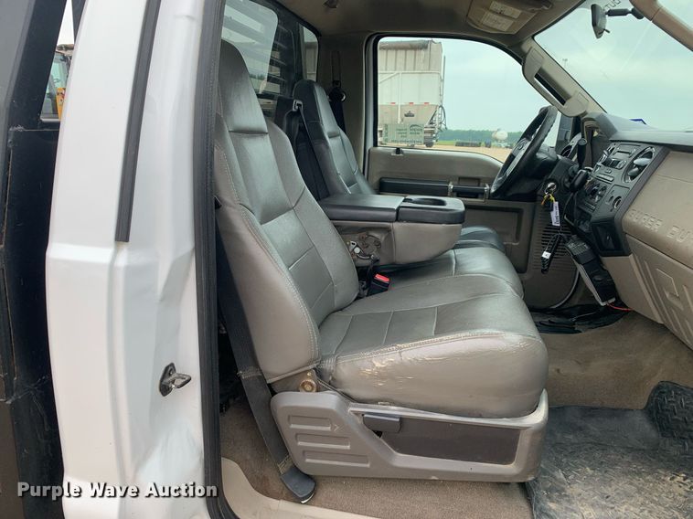 image for item DK7895 2010 Ford F350 Super Duty  flatbed pickup truck