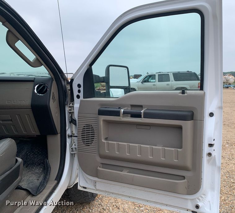 image for item DK7895 2010 Ford F350 Super Duty  flatbed pickup truck