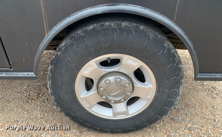 image for item DK7895 2010 Ford F350 Super Duty  flatbed pickup truck