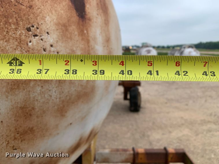 image for item DK7906 (2) NH3 tanks