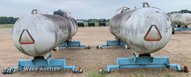 image for item DK7907 (2) NH3 tanks