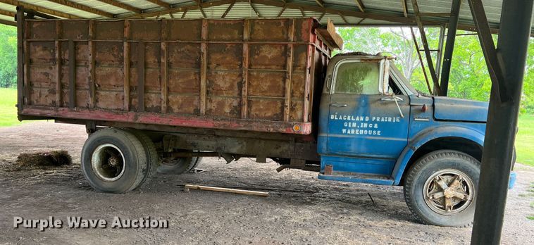 image for item DK7916 1972 GMC  grain truck