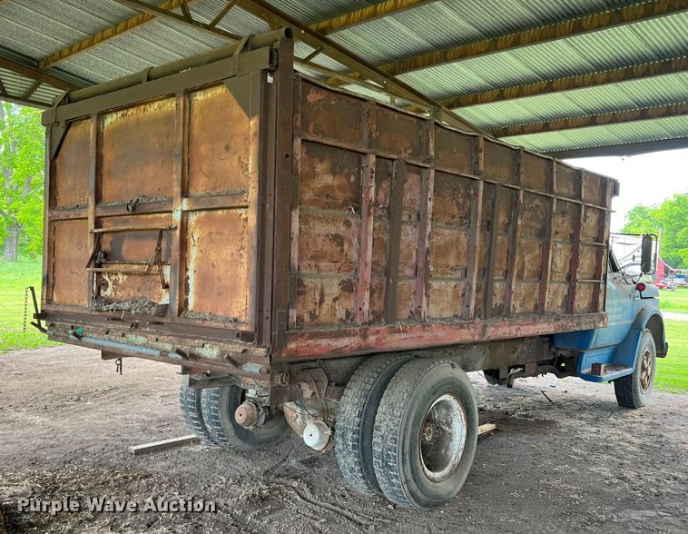 image for item DK7916 1972 GMC  grain truck