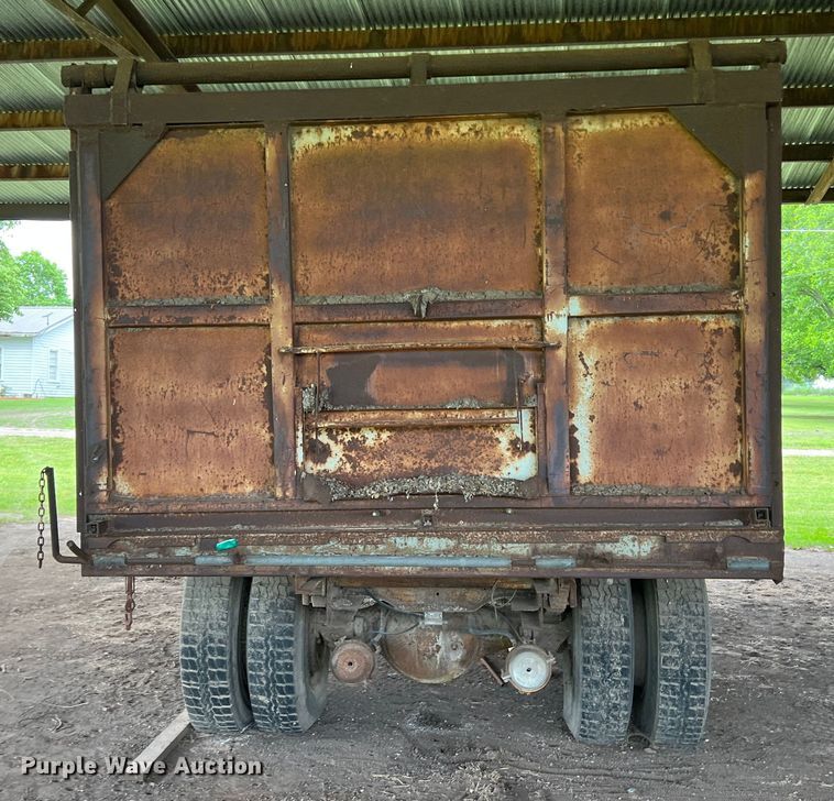 image for item DK7916 1972 GMC  grain truck